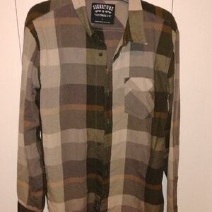 Signature by Levi Strauss Men's Plaid Button-Down Shirt in Olive, Brown & Cream